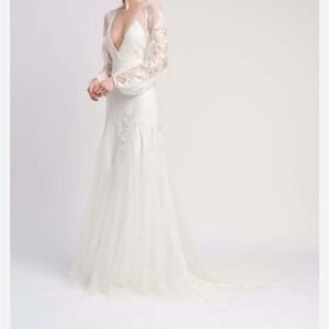 Alexandra Grecco Felix 
White Lace Wedding Dress‎